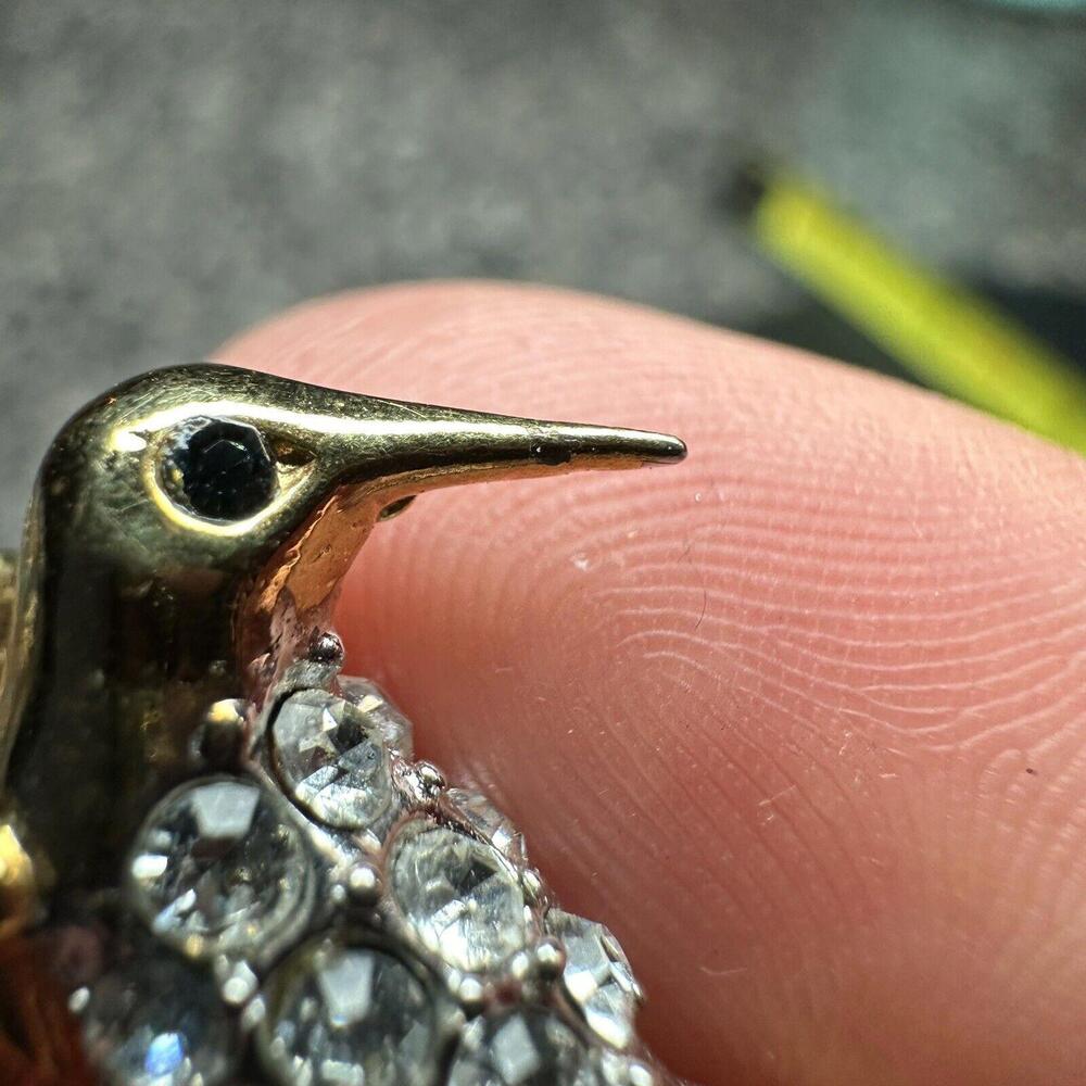Krementz Rhinestone Hummingbird Bird Gold Tone Tiny Brooch Pin Signed - Picture 4 of 9